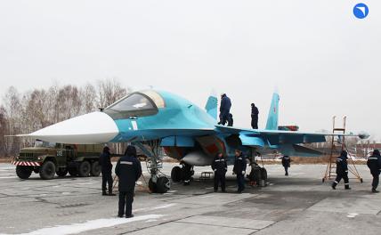 На фото: передача бомбардировщиков Су-34 Минобороны России