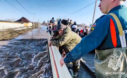 Прорыв плотины в Орске, ситуация усугубляется: затопило район «Старый город», МЧС эвакуирует жителей
