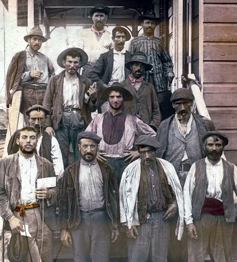 На фото: испанские рабочие — строители канала, начало 1900-х гг.