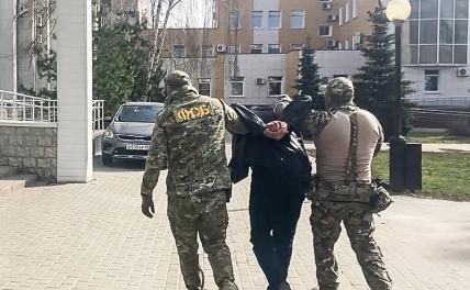 На фото: задержание жителя Тамбова, готовившего взрывы у зданий областного и арбитражного судов.