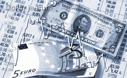 Курс доллара и евро начал неделю с падения