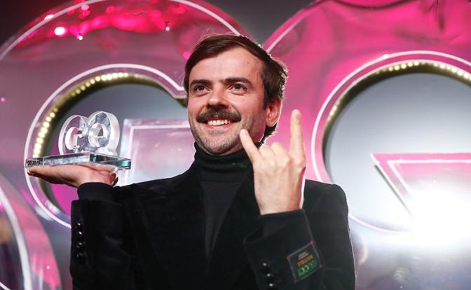 На фото: актер Антон Лапенко, победивший в номинации "Лицо с экрана", на церемонии вручения премии "Человек года 2021" по версии журнала GQ в теа
